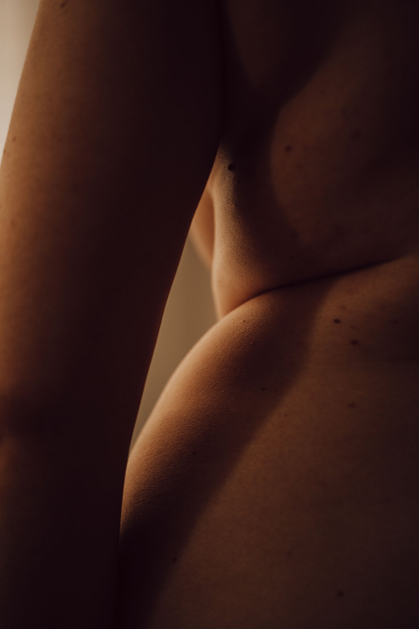 Portrait nu artistique, détail du corps